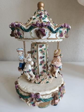 Regency Fine Arts carrousel muziekdoos Funfair collectie beschikbaar voor biedingen