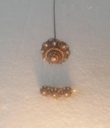 zilveren zeeuwse knop broche en hoodspeld antiek.  beschikbaar voor biedingen