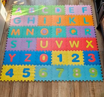 Foam mat letters + cijfers beschikbaar voor biedingen