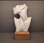 Mooi design beeld van elegante vrouw, Antiek en Kunst, Kunst | Designobjecten, Ophalen of Verzenden