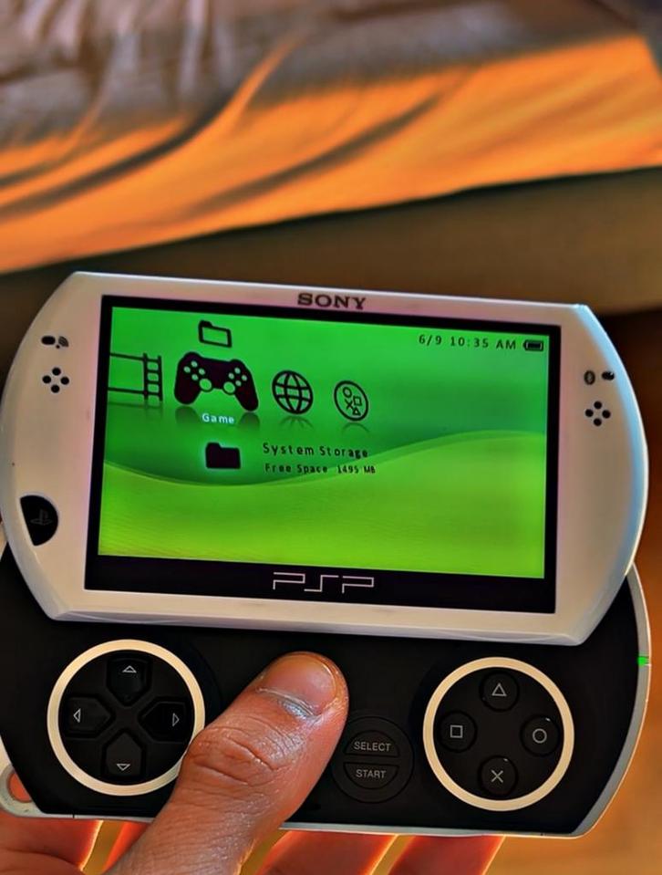 PSP GO Wit, Spelcomputers en Games, Spelcomputers | Sony PSP, Zo goed als nieuw, PSP Go, Wit, Ophalen of Verzenden