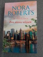 p11 Een nieuw seizoen - Nora Roberts, Ophalen of Verzenden, Gelezen