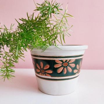 Mooie vintage bloempot, Ecru met donkergroen, oranje bloemen beschikbaar voor biedingen