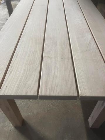  tuintafel  2 meter x 100 cm breed x 4 cm dik x 76 cm   beschikbaar voor biedingen