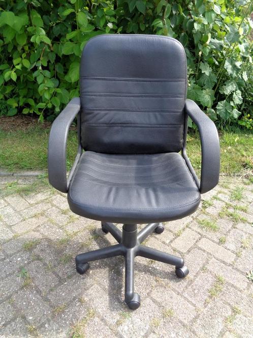 Leren bureaustoel met armleuningen, Huis en Inrichting, Bureaustoelen, Gebruikt, Bureaustoel, Zwart, Ergonomisch, Ophalen