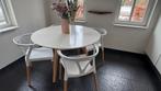 Tafel (120 cm doorsnede) met 4 stoelen van SKLUM, Huis en Inrichting, Ophalen, Gebruikt, Scandinavisch, 4 tot 6 stoelen