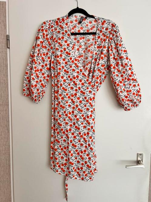 Wikkeljurk wit sinaasappel Pieces zomerjurk katoen, Kleding | Dames, Jurken, Zo goed als nieuw, Maat 38/40 (M), Wit, Boven de knie