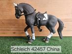 Schleich 42457 Friese hengst met zadel en hoofdstel uit 2019, Verzamelen, Dierenverzamelingen, Ophalen of Verzenden, Zo goed als nieuw