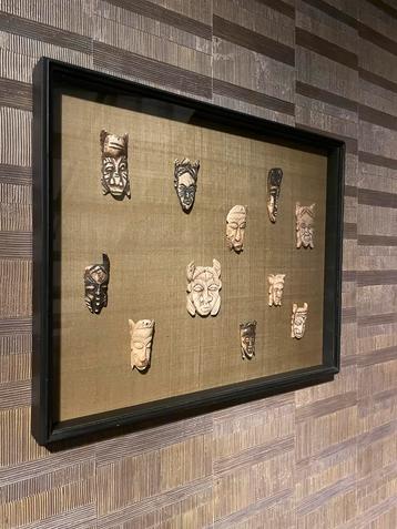 Ingelijste collectie Afrikaanse maskers beschikbaar voor biedingen