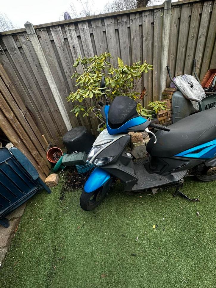 Kymco agility 16+ alleen onderdelen, Fietsen en Brommers, Scooters | Kymco, Zo goed als nieuw, Agility, Benzine, Ophalen of Verzenden