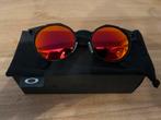 Oakley Deadbolt Prizm Ruby Polar, Sieraden, Tassen en Uiterlijk, Zonnebrillen en Brillen | Heren, Ophalen, Zo goed als nieuw, Oakley