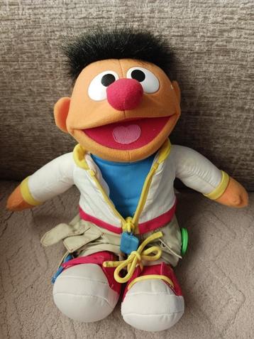 Ernie "kleed me aan" Sesamstraat  beschikbaar voor biedingen