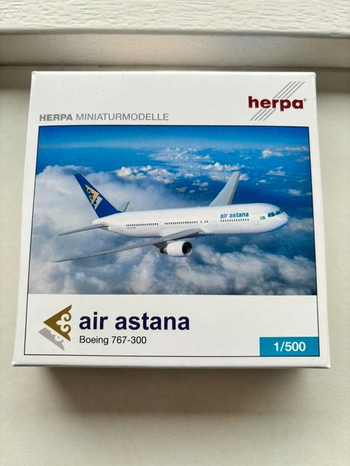 Herpa Wings 1:500 Boeing 767 air astana, Verzamelen, Luchtvaart en Vliegtuigspotten, Zo goed als nieuw, Schaalmodel, Ophalen of Verzenden