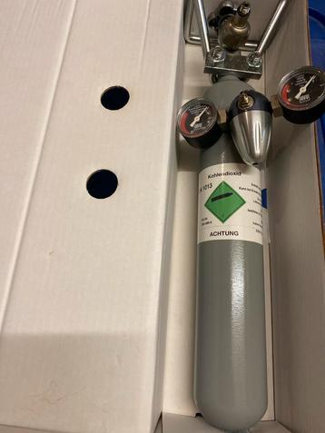 Koolzuurfles met reduceerventiel beschikbaar voor biedingen