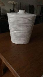 Twee prachtige vazen groot en zwaar, Huis en Inrichting, Woonaccessoires | Vazen, Ophalen of Verzenden, Zo goed als nieuw, Wit