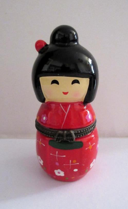 Mooi kokeshi poppetje / geisha doosje porselein Japan, Verzamelen, Beelden en Beeldjes, Gebruikt, Mens, Ophalen