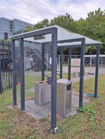 bushok, rokersruimte, abri, rookhok, wachtruimte beschikbaar voor biedingen