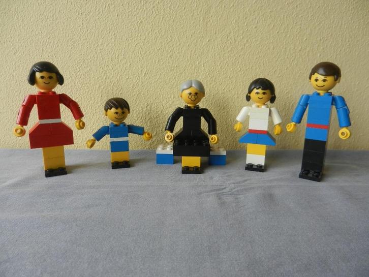 Lego 200 familie, bestaande uit 5 poppetjes (uit 1974), Kinderen en Baby's, Speelgoed | Duplo en Lego, Gebruikt, Ophalen of Verzenden