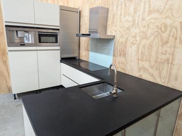 Gezocht, mooie en moderne gebruikte en showroom keukens!! beschikbaar voor biedingen