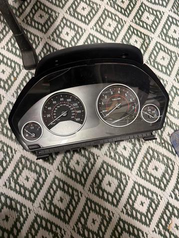 BMW F30 kilometer teller. (Mijlen) beschikbaar voor biedingen