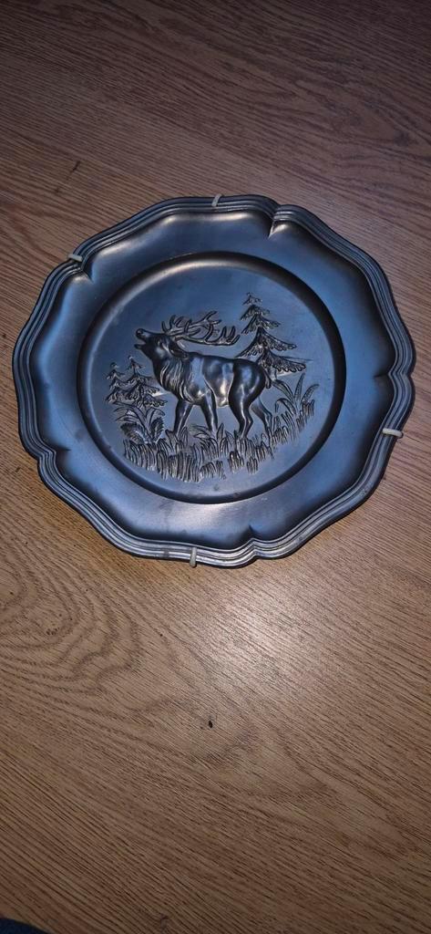 Tinnenbord met Hert Reliëf, Antiek en Kunst, Antiek | Tin, Ophalen of Verzenden