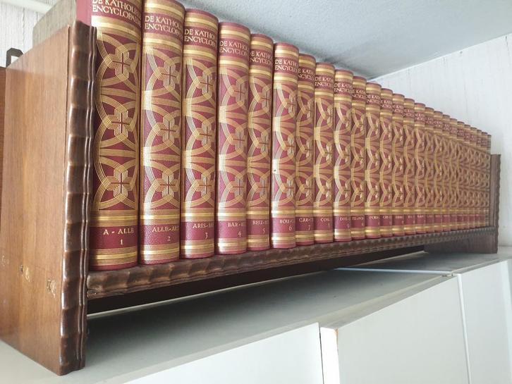 Katholieke Encyclopaedie Complete Serie 1933, Boeken, Encyclopedieën, Gelezen, Complete serie, Algemeen, Ophalen