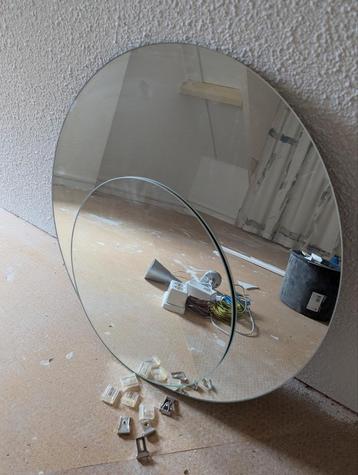 Spiegels  beschikbaar voor biedingen