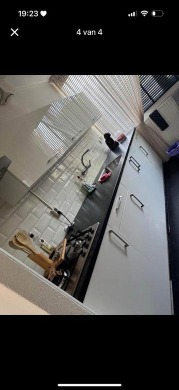 Hoogglans keuken wit beschikbaar voor biedingen