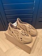 Adidas Yeezy Foam RNR Clay Taupe Maat 44,5, Kleding | Heren, Schoenen, Nieuw, Ophalen of Verzenden, Bruin