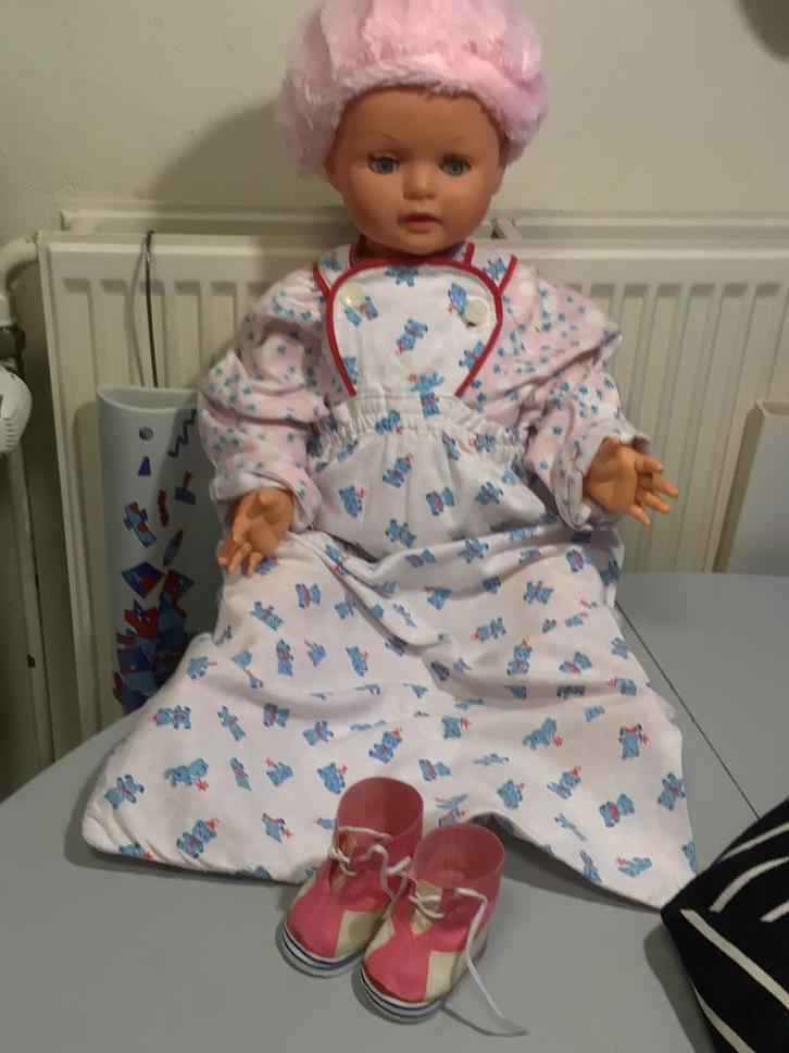 grote pop met slaapogen en twee mankementjes, Verzamelen, Poppen, Gebruikt, Pop, Ophalen