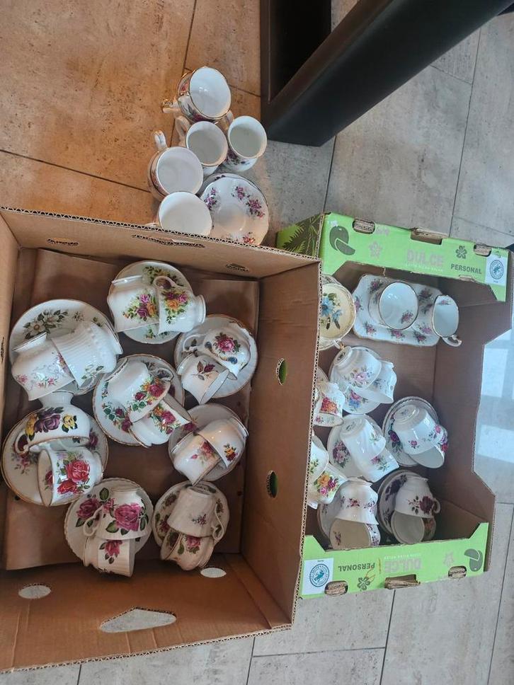 Engelse kop en schotels - complete verzameling!, Huis en Inrichting, Keuken | Servies, Zo goed als nieuw, Kop(pen) en/of Schotel(s)