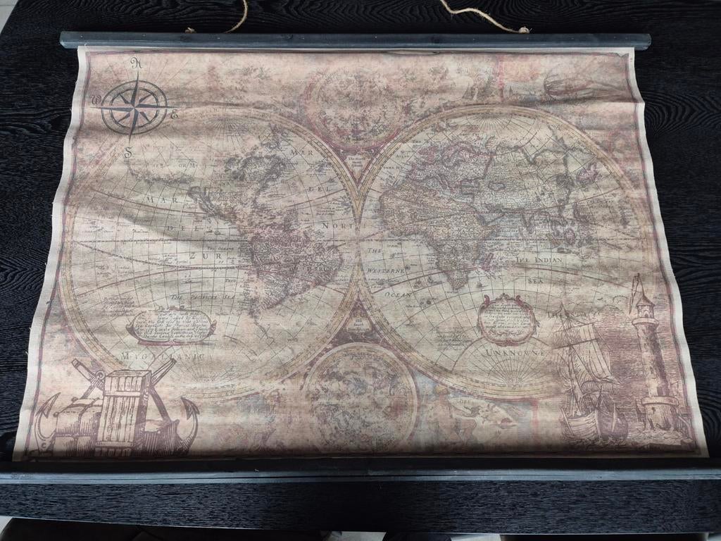 Wanddecoratie verouderd wereldkaart, Ophalen