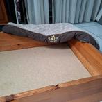 Hondenmand met kleedje. Zelfgemaakt     massief hout, Dieren en Toebehoren, Ophalen, Overige