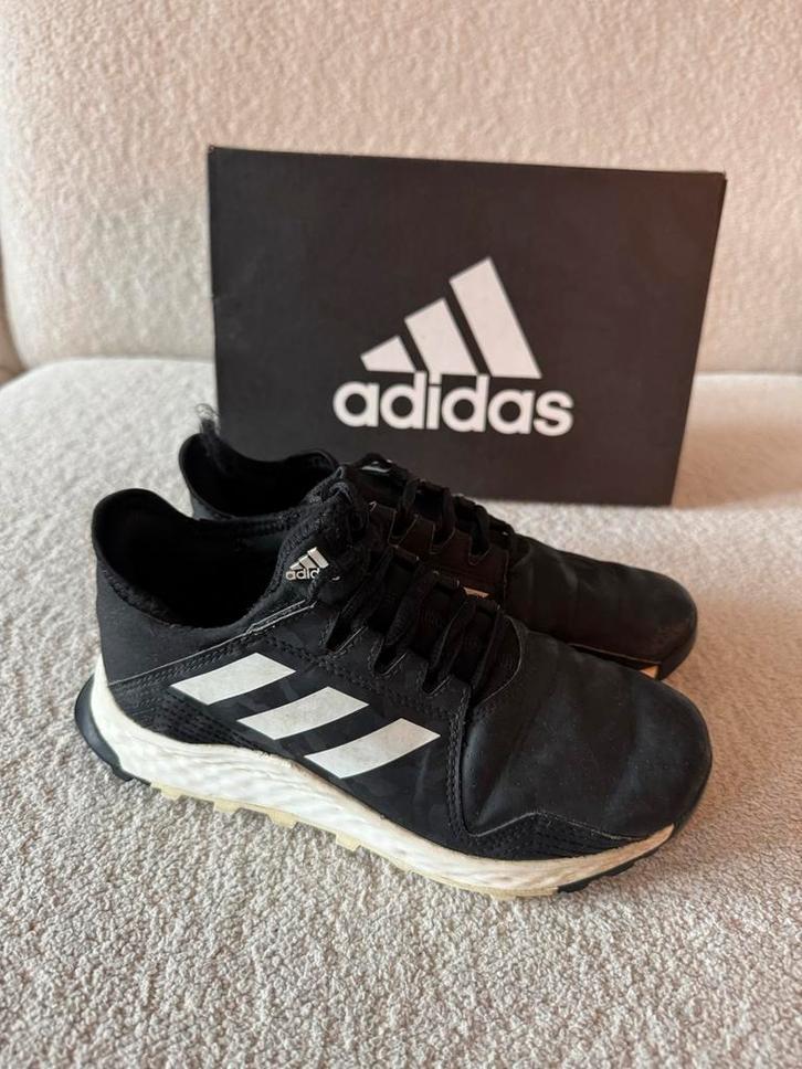 Adidas Youngstar Hockeyschoenen - Maat 33, Kinderen en Baby's, Kinderkleding | Schoenen en Sokken, Zo goed als nieuw, Sportschoenen