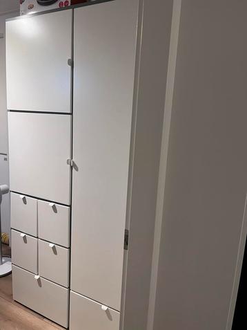 Nette IKEA Kast met veel opbergruimte