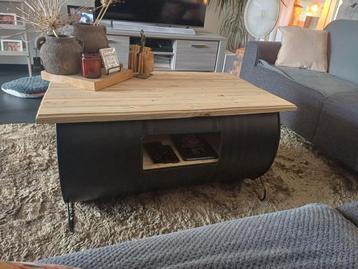 Salon tafel  beschikbaar voor biedingen