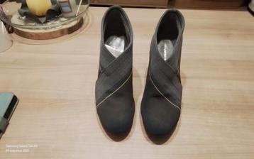 Prachtige design hoge pumps van UNITED NUDE, grijs  beschikbaar voor biedingen