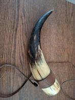 Vikinghoorn met lederen riempje, Hobby en Vrije tijd, Kostuums, Theaterbenodigdheden en LARP, Ophalen of Verzenden, Zo goed als nieuw