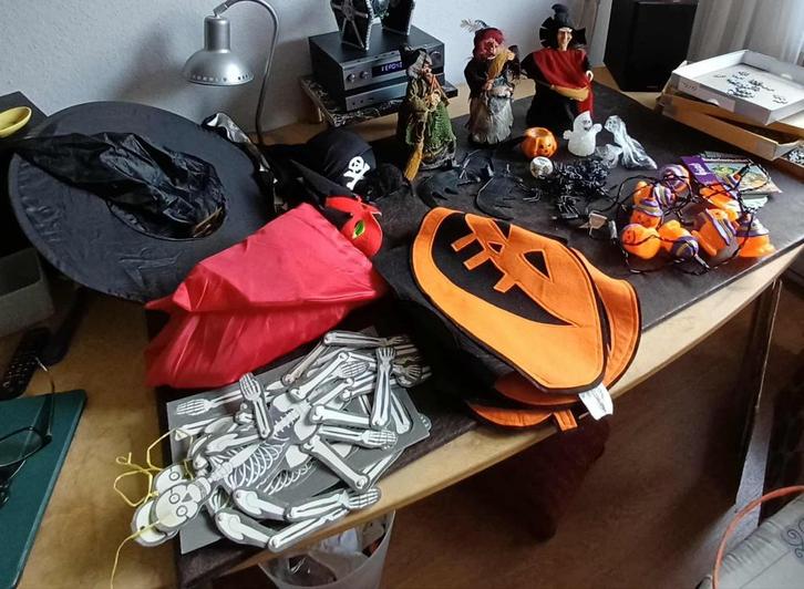 Doos halloween decoratie, Hobby en Vrije tijd, Feestartikelen, Zo goed als nieuw, Halloween of Griezel, Ophalen of Verzenden