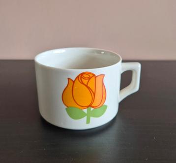 Vintage soepkop met oranje roos beschikbaar voor biedingen