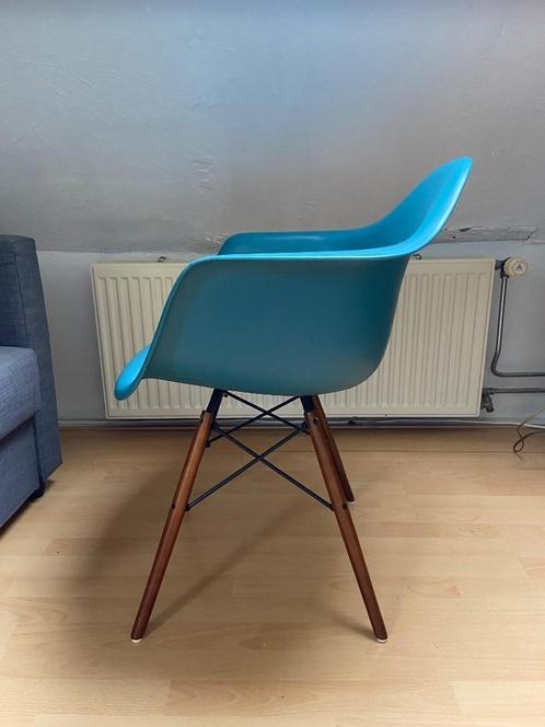 Blauwe kunststof kuipstoel, Huis en Inrichting, Stoelen, Zo goed als nieuw, Eén, Hout, Kunststof, Metaal, Blauw, Ophalen