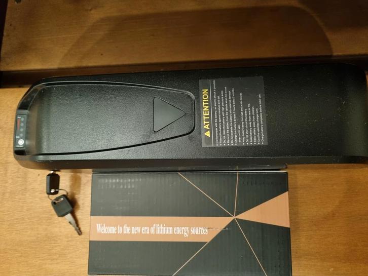 Ouxi v8/h9 fatbike accu + lader NIEUW, Fietsen en Brommers, Fietsaccessoires | Fietsaccu's, Nieuw, Ophalen