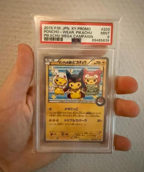 PSA 9 poncho Pikachu, Hobby en Vrije tijd, Verzamelkaartspellen | Pokémon, Zo goed als nieuw, Meerdere kaarten, Foil, Verzenden