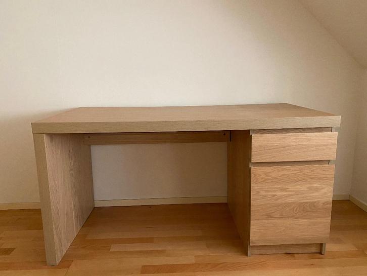 Malm bureau, Huis en Inrichting, Bureaus, Zo goed als nieuw, Bureau, Ophalen