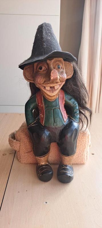 Zittend Troll Beeld - 45cm beschikbaar voor biedingen