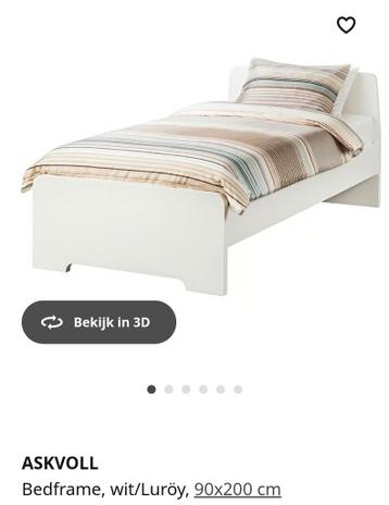 Bed met matras en één kussen (zo goed als nieuw). - afbeelding 1