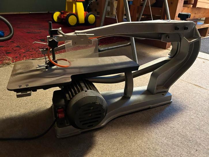 Huvema HU-22B Figuurzaagmachine - Perfect voor Precisiewerk!, Doe-het-zelf en Verbouw, Gereedschap | Zaagmachines, Gebruikt, Figuurzaag