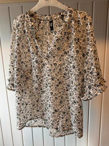 Geisha maat M  en Exsept blouse maat L beschikbaar voor biedingen