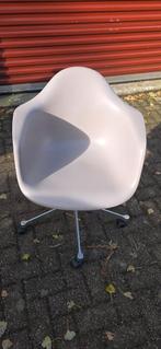 Eames Vitra Stoel - Design Klassieker, Ophalen, Overige kleuren, Zo goed als nieuw, Metaal