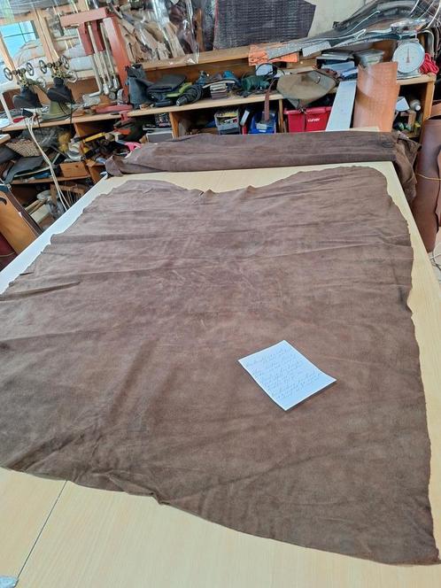 Aanbieding, Rundersplit 12A13 v,25 euro per huid., Hobby en Vrije tijd, Stoffen en Lappen, Nieuw, Leer of Kunstleer, 30 tot 120 cm
